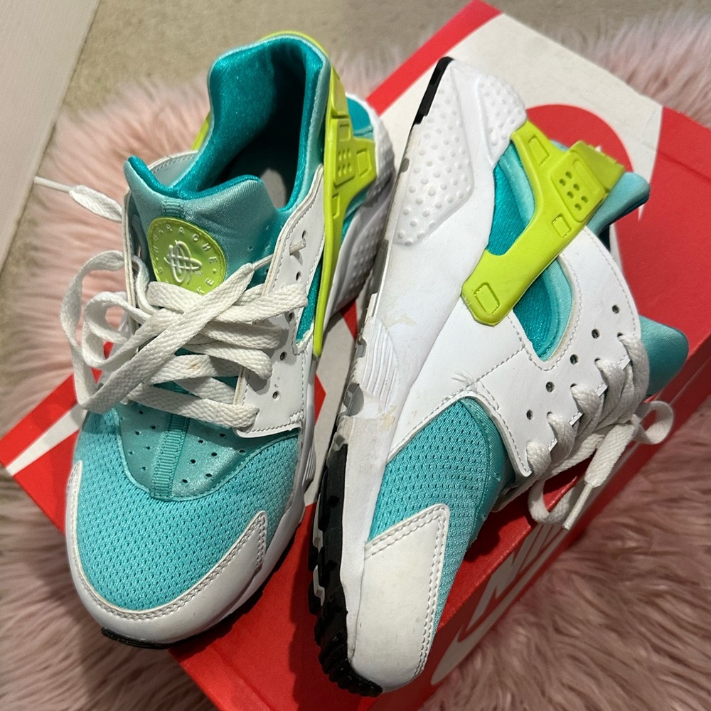 Nike Huarache Run GS sneaker White Teal and Line green
